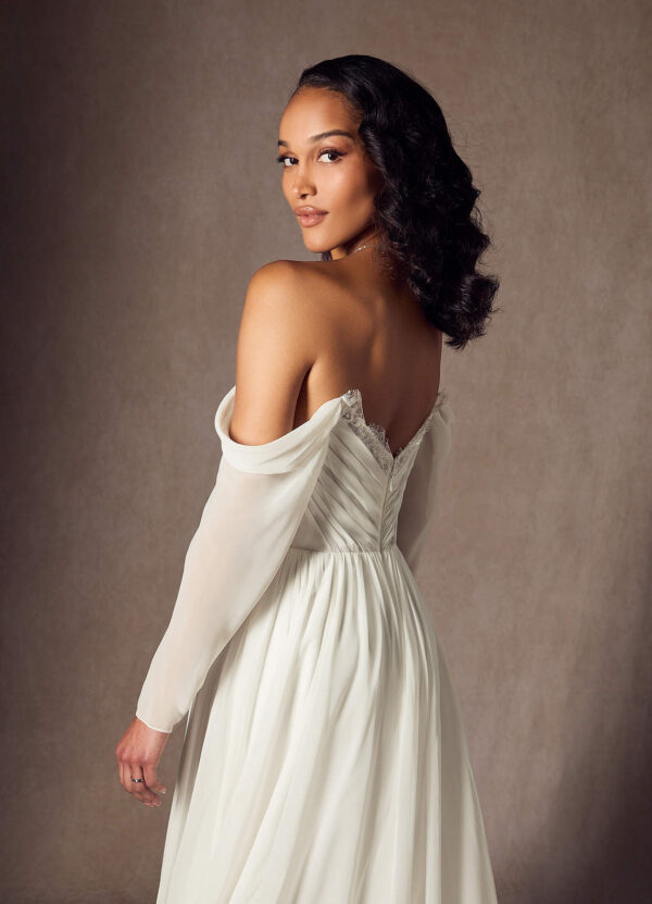 Vintage A-Line Wedding Dress with Lace & Sweetheart Neckline