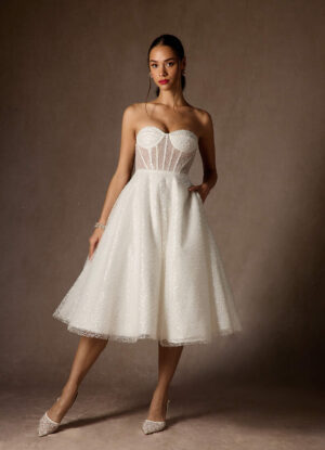 Chic Custom Wedding Dress – Sweetheart Neckline & Beaded Detail