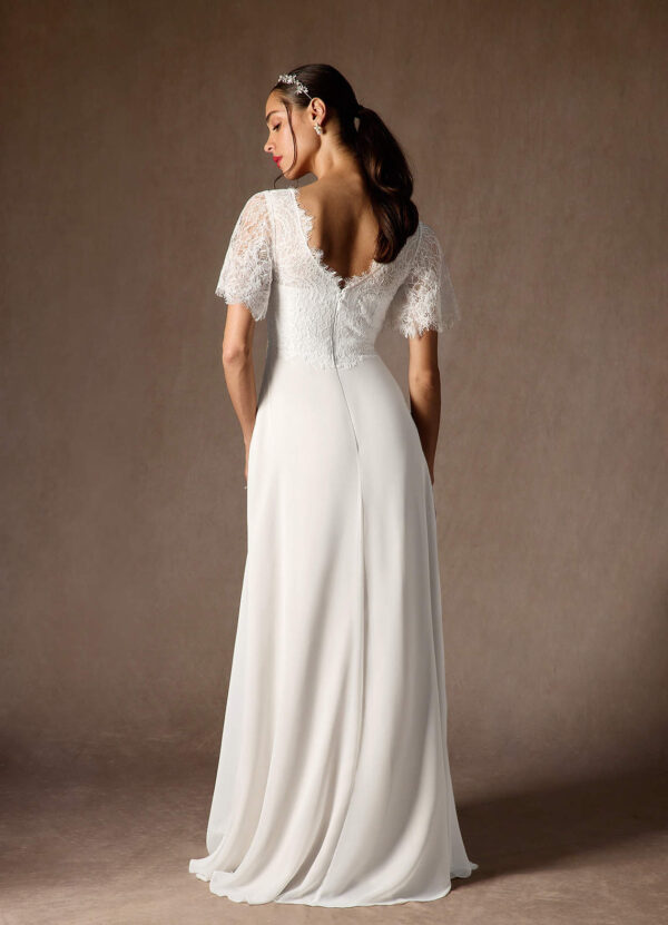 Elegant Custom Wedding Dress – V-Neck, Lace & Pockets