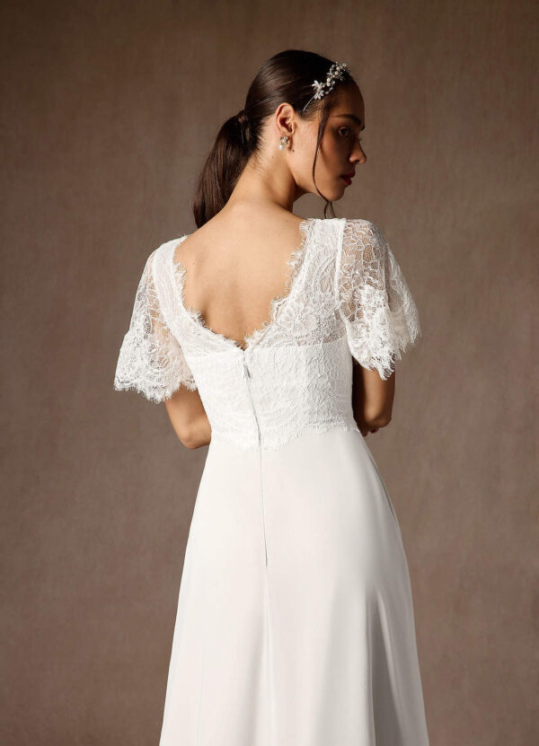 Elegant Custom Wedding Dress – V-Neck, Lace & Pockets