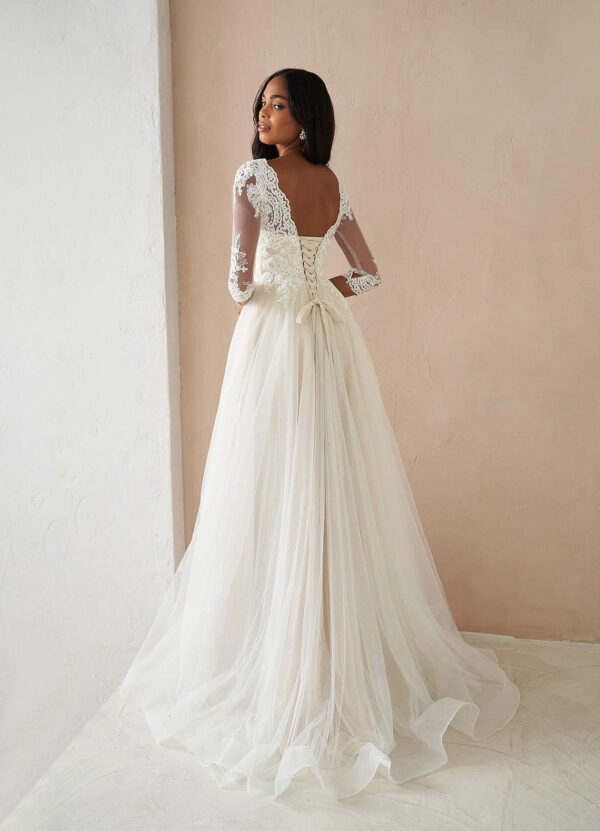Vintage Custom Wedding Dress – V-Neck, Lace & Sweep Train