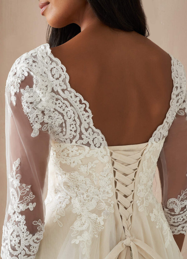 Vintage Custom Wedding Dress – V-Neck, Lace & Sweep Train