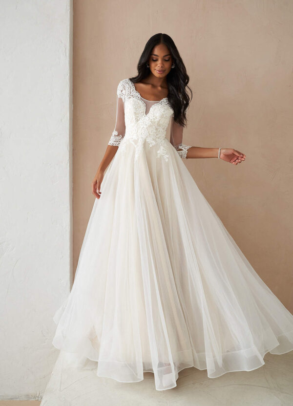 Vintage Custom Wedding Dress – V-Neck, Lace & Sweep Train