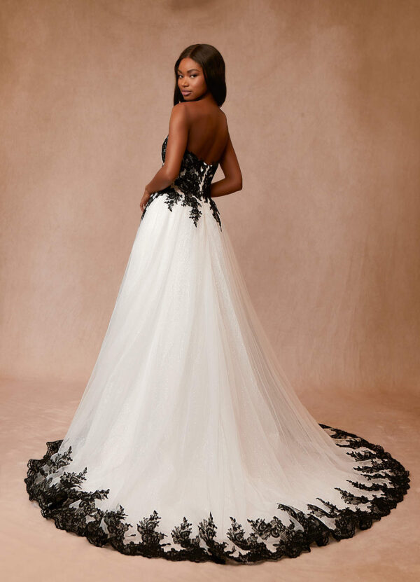 Sweetheart A-Line Wedding Dress – Romantic & Sparkly with 3D Florals