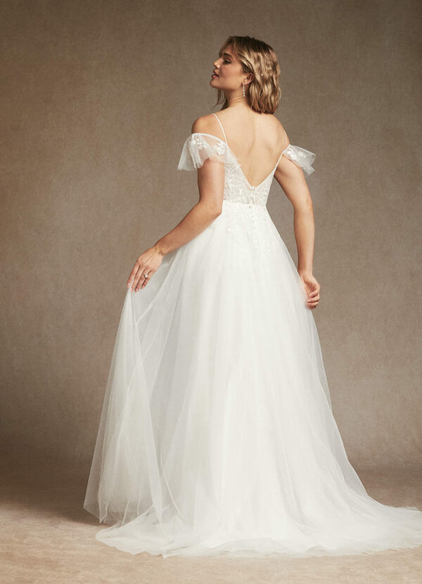 Vintage A-Line Wedding Dress with Lace & Sequins – Romantic V-Neck Design