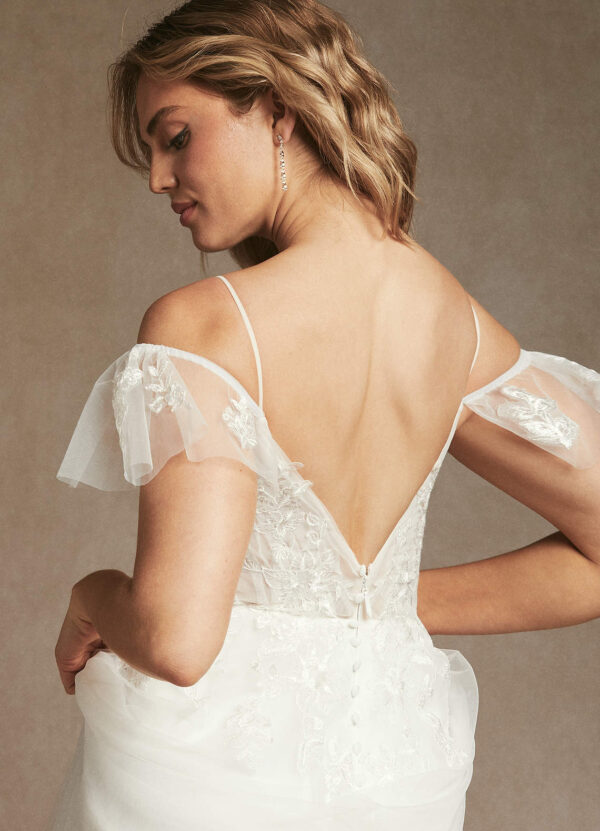 Vintage A-Line Wedding Dress with Lace & Sequins – Romantic V-Neck Design