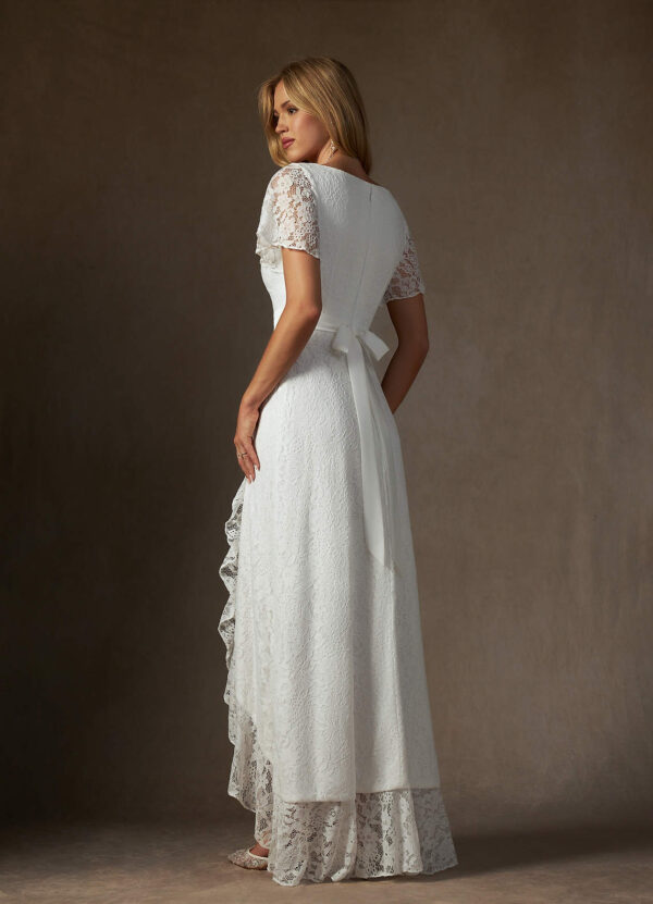 Elegant Lace Wedding Dress with 3D Florals – Perfect for Beach Weddings
