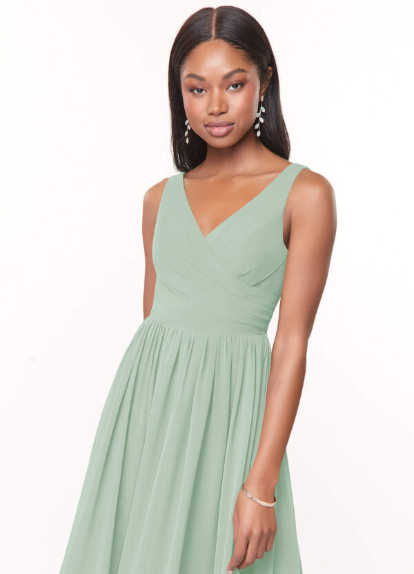 Elegant Bridesmaid Dress – Floor-Length, Pleated, V-Neck