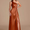 Elegant One-Shoulder Bridesmaid Dress – Metallic Satin & Pleated Design