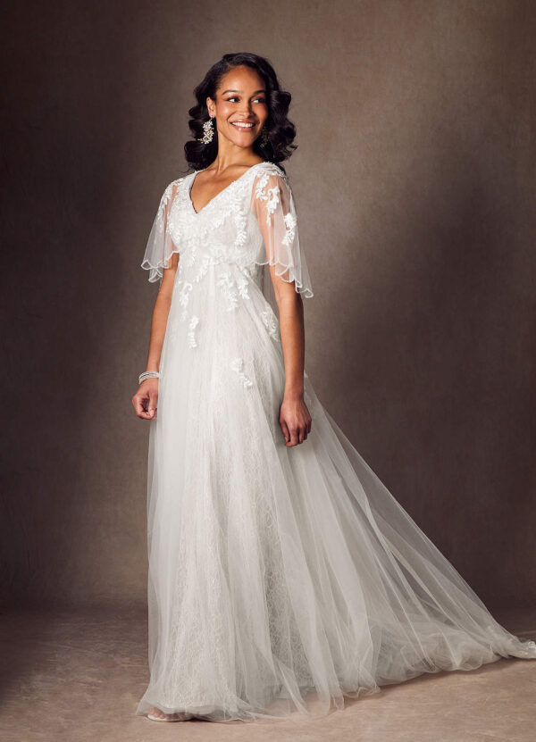 Elegant Vintage A-Line Wedding Dress with Lace & Sequins