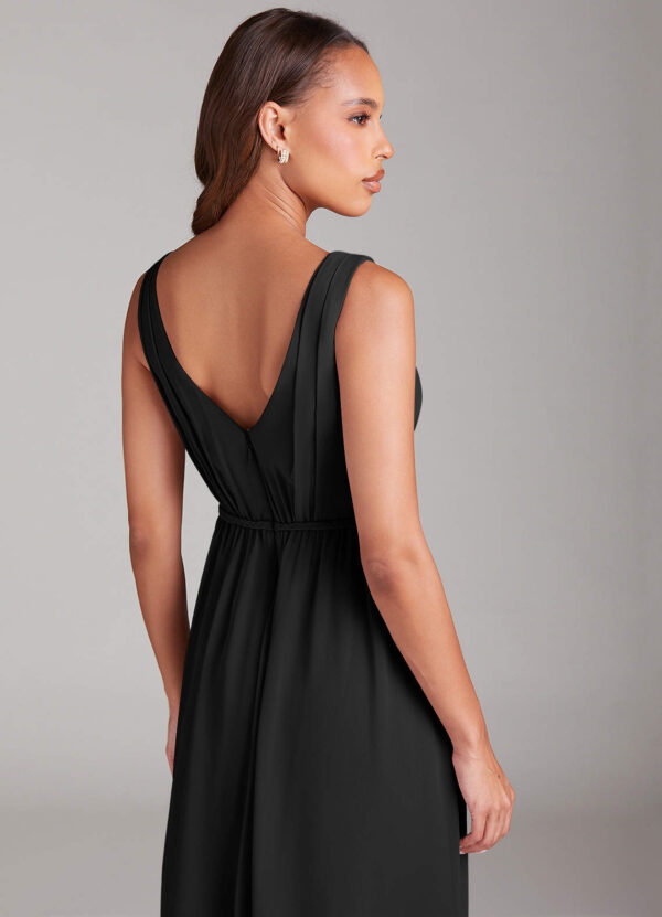 Elegant A-Line Bridesmaid Dress – V-Neck, Ruched & Pleated