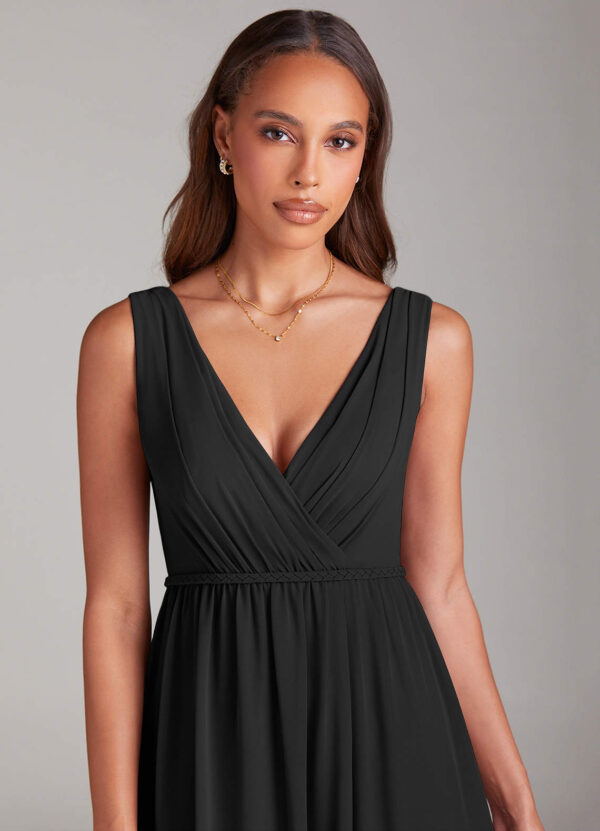 Elegant A-Line Bridesmaid Dress – V-Neck, Ruched & Pleated