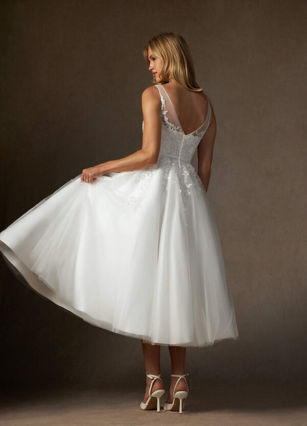 Vintage Custom Wedding Dress – Tea-Length, Lace & 3D Florals