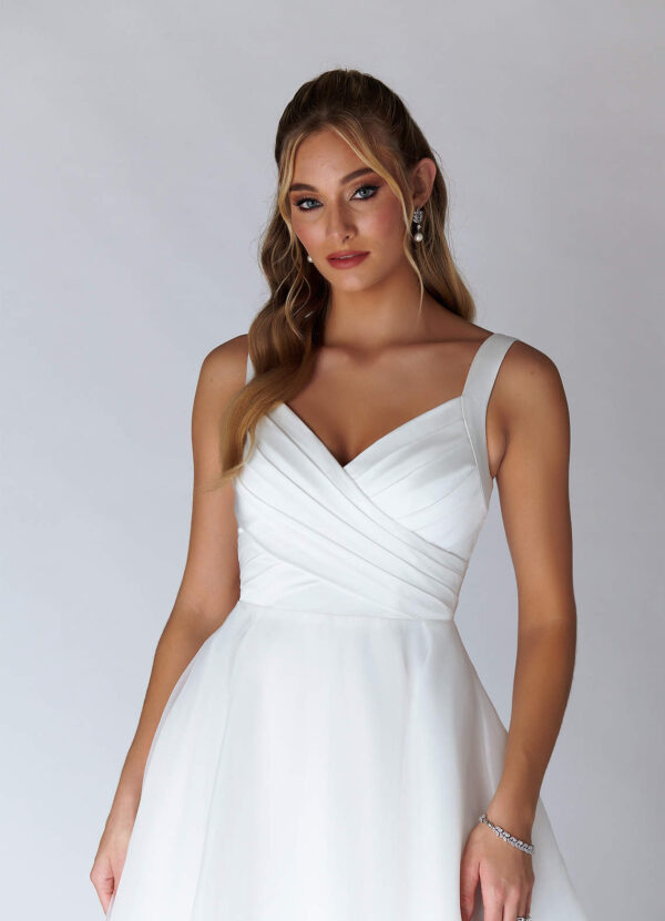 Chic Satin Wedding Dress – Pleated A-Line Style