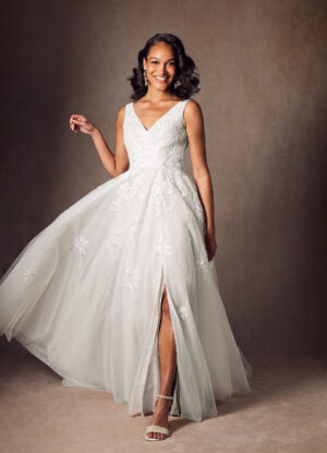 Elegant Vintage Wedding Dress with Lace, Sequins & V-back – Customizable & Fast Delivery