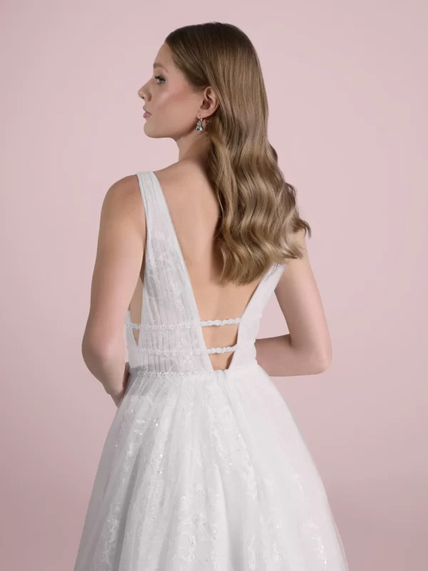 V-Neck A-Line Tulle Wedding Dress
