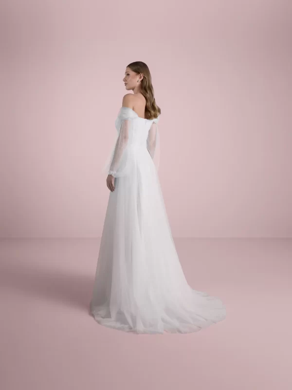 Scoop Neck A-Line Tulle Wedding Dress with Long Sleeves