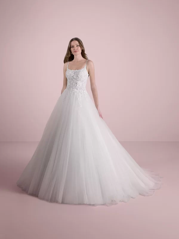 Scoop Neck Princess Tulle Wedding Dress