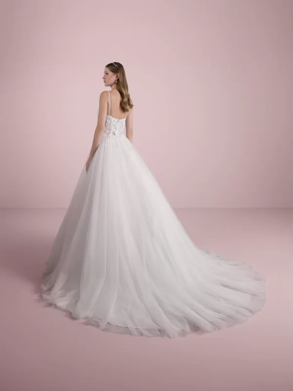 Scoop Neck Princess Tulle Wedding Dress