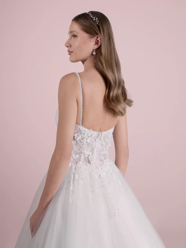 Scoop Neck Princess Tulle Wedding Dress