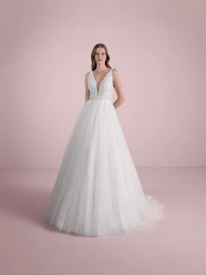 V-neck Princess Tulle Wedding Dress