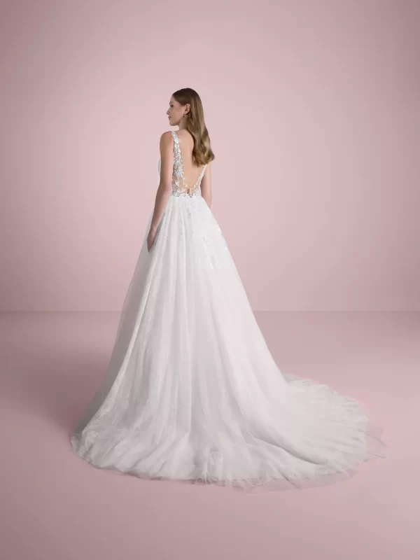 V-neck Princess Tulle Wedding Dress