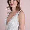 V-neck Princess Tulle Wedding Dress