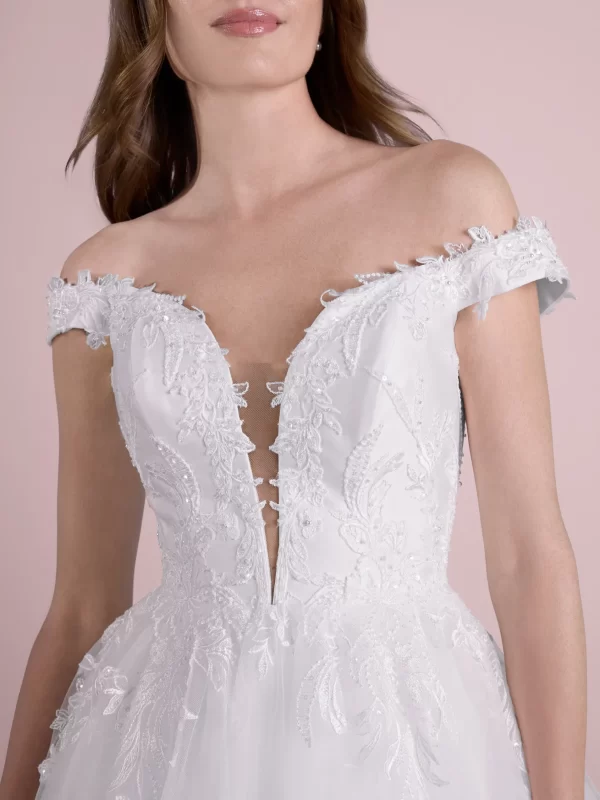 V-Neck Princess Tulle Wedding Dress