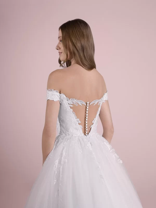V-Neck Princess Tulle Wedding Dress
